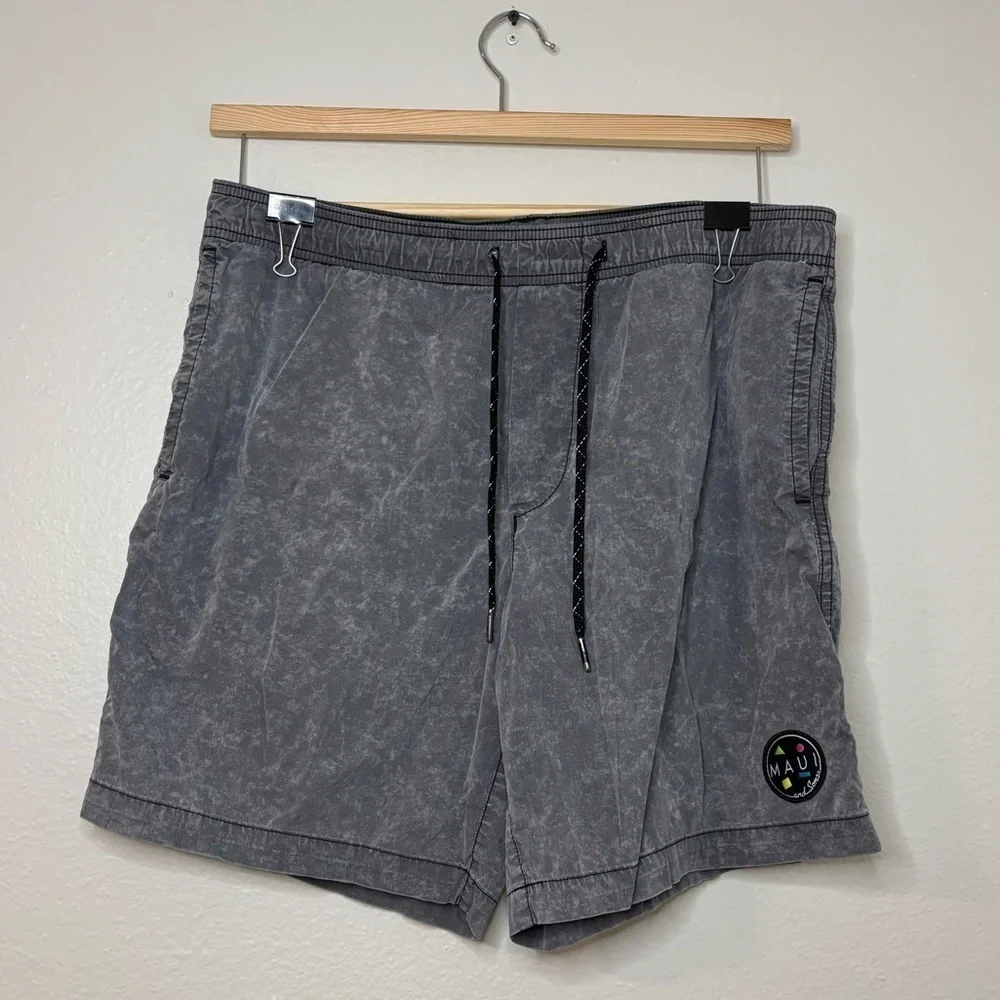 American Eagle Men Gray Maui Design Board Shorts